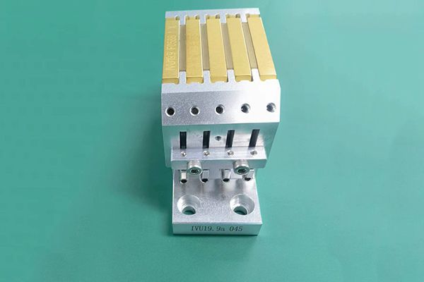 プロジェクト用永久磁石アンジュレータ